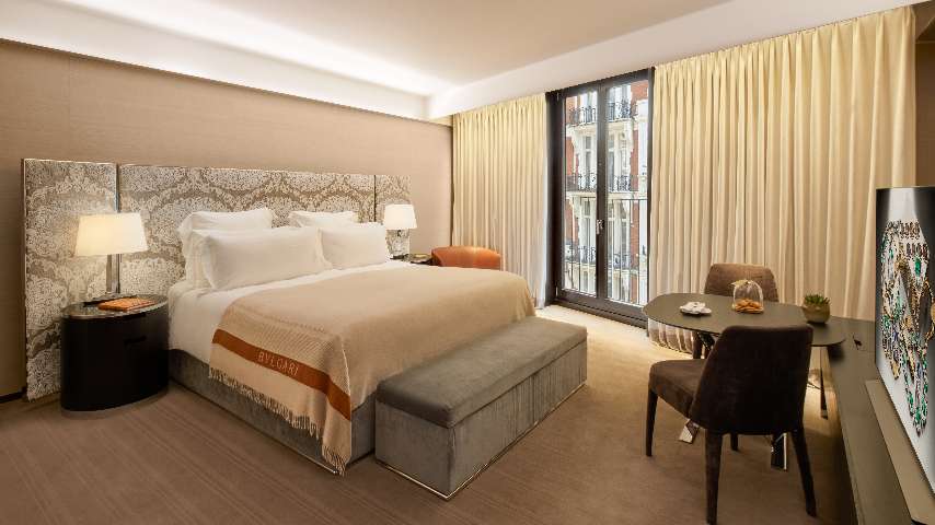 Deluxe room at Bulgari Hotel London with city outlook and contemporary Italian interior design