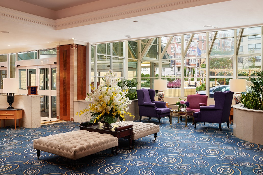 Lobby and reception area of the Copthorne Tara Hotel London Kensington with seating, marble finishes and warm lighting